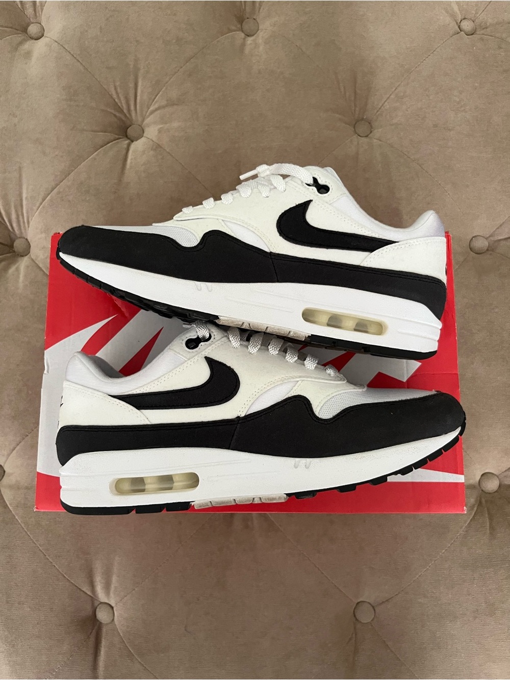 Nike Men’s size 10 Air Max 1 Sneakers — White & Black Women’s 11.5